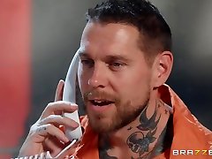 Christina mutter und tochter polizei & Danny D in Cuck-held Without Bail - BRAZZERS