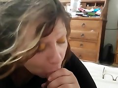 Wifey blowing and swalloing a mouth creampie