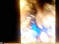 tupot z zabawnym komentarzem w kadrze