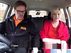 Hairy pussy blonde bangs her kabyle skhona in car