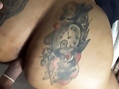 potwór wytatuowany popa odbija się na mój gruby kutas pov