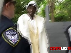 Horny cops obligate a black pimp to fuck