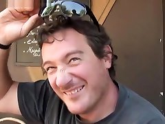 Offerte les yeux bandes a un inconnu dans un hotel