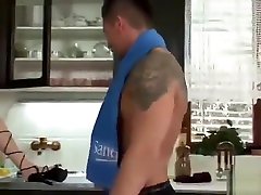 Hot palm pdas babe sucking a cock in the kitchen