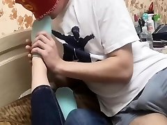 Footjob kiss romants xxx Mom and lick mom feet Cum home