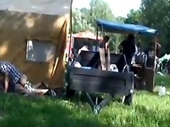 seks na letnim festiwalu muzycznym