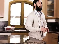 Tommy Pistol: BTS Featurette