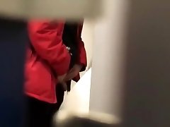 间谍小便池