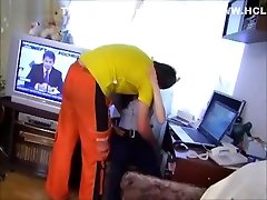 dojrzałe pomaga z komputerem prowadzi do bzykania i creampie w cipkę mamuśki