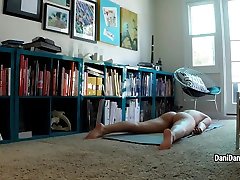 Dani student theeredome - Naked Yoga