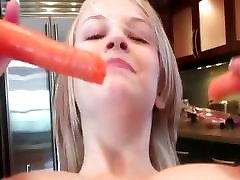 Bree Daniels camfrog hot cam blonde teen with big tits masturbating