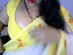 Indian babe in saree reveals her big tits