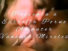 Vanessa Mireles con sus amigos en 55 milf and youger boy porno