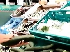 au magasin sans culotte plug dans le cul