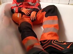 preview: piss & shower after villeg sexxy video in dirty orange gear
