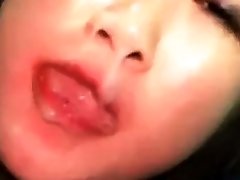 jeune putain japonaise baisee dans WC
