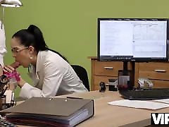 VIP4K. Hot Elis with glasses gives pussy for drilling to