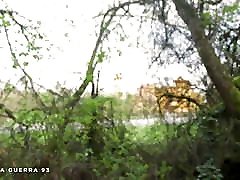 Petite fellation qui finit en faciale en Foret