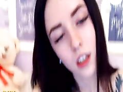 brunetka dziewczyna z idealne cycki wiercone jej plaster miodu