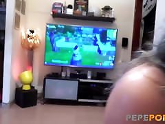 She teases her boyfriend while he plays Fortnite!