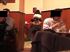 ostry anal w a publiczny kawiarnia