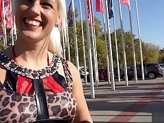 GERMAN SCOUT - ECHTEN PORNOSTAR BLANCHE BRADBURRY NACH VENUS IN BERLIN ALS FAN GEFICKT