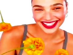Gal Gadot - funny Photoshooting fail Bloobers