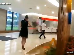 peeping chinese woman to go to the hospital for an injection.5