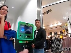despues de una breve conversacion, la sina xxxi acepta tener sexo sucio