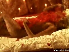 Sexy Belly kareena kapoor fucked suck From The East With A Sexy Body Arouse