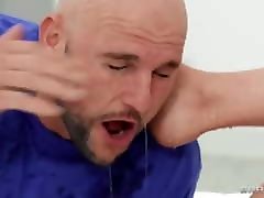 łysy facet pieprzy squirting girl, brazzers
