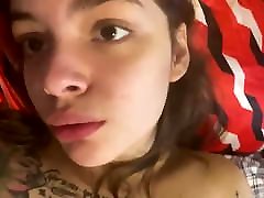 19 yo native Mahala masturbating