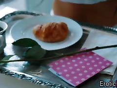 fingered busty piękno holuje kogut