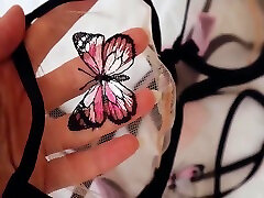 تریش کالینز می کند لباس زیر زنانه سکسی سعی کنید در پیش نمایش