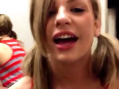 Dahlia Sky and micronesian style Vespoli Public Pussy Eating