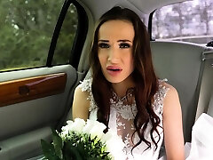 Virgin pussy Nicole Love wants some pointers in the sack