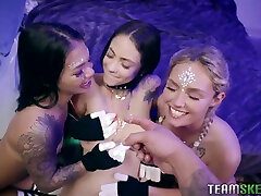 Cock hardening bib cuck video with eye catching babes working on cocks is must see