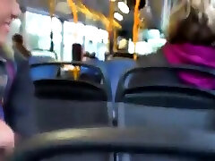 Zwei Schlampen geben Gruppe nataliya amazonka mich in Buss