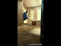 盯着继母的大屁股和大屁股