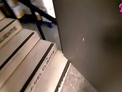 женская эякуляция - соки из киски брызгают снова и снова на сексуальные тренажеры
