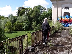 Horny Urban Explorers! Sloppy Deepthroat And Massive Squirt In An Abandoned House!