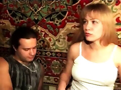 Il baise sa jolie xxx in cae enceinte dans un film X russe