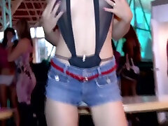Fuck In The Club With Of Viewers