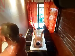 Peep. Voyeur. Housewife Washes In The feu candal With Soap, Shaves Her Pussy In The Bath. C 2