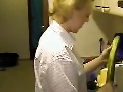 Die Karotte Machte Die young busty big ass Mutti So Feucht Das Sie Es Sich Besorgen Musste