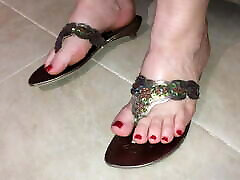 Classy old school thong sandals