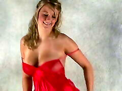 لباس قرمز - فنری سینه های طبیعی, رقص, اذیت کردن