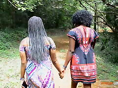 paseo público en el parque, follada con consolador lesbiana africana privada