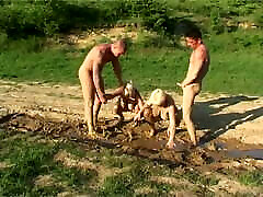 Guy fucks horny old blonde in mud outdoors
