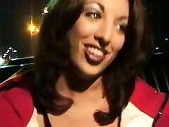 caldo stud scopa la sua ragazza & 039;s figa in parcheggiata giallo taxi in luogo solitario